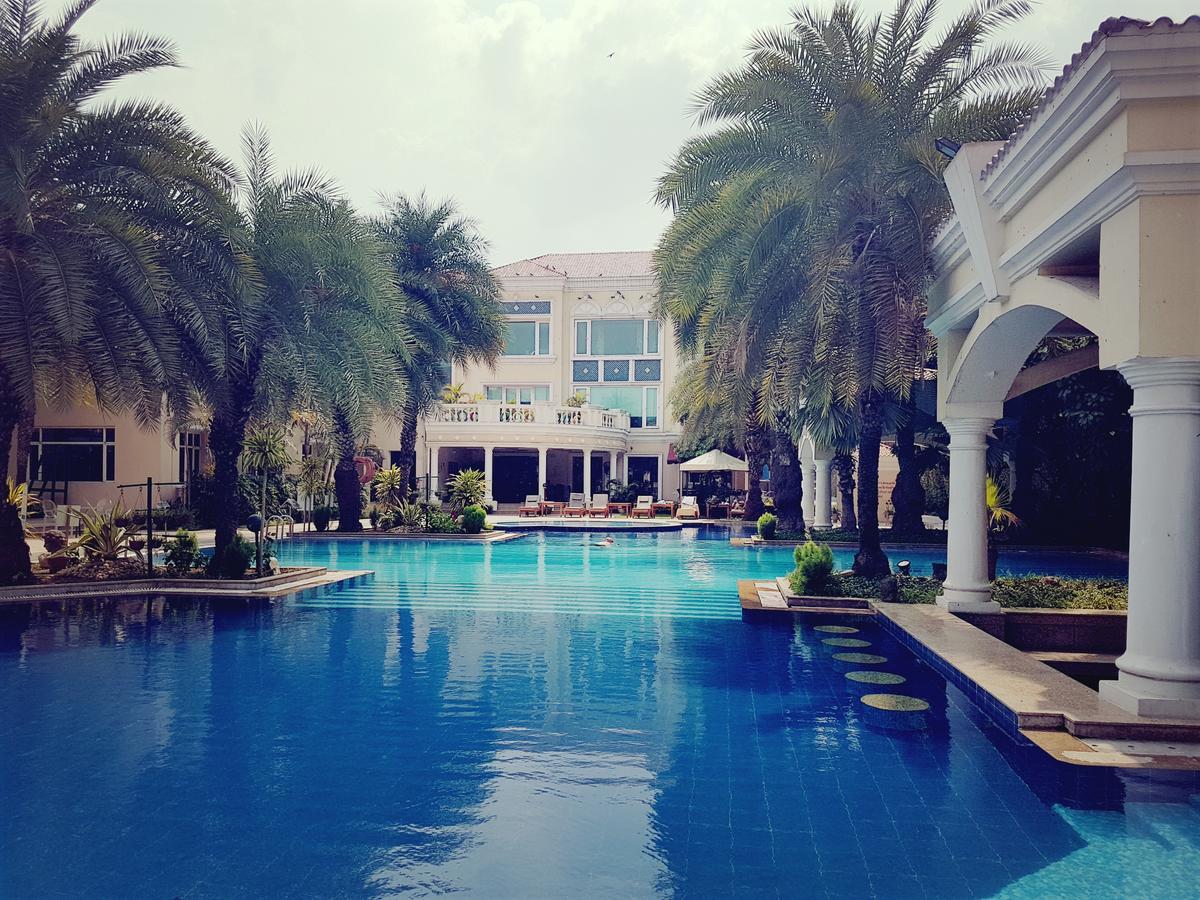 The Palms Town & Country Club - Resort Γκουργκάον Εξωτερικό φωτογραφία